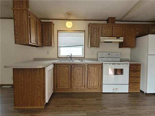 624 Home Street, Portage La Prairie, MB - Indoor Photo Showing Kitchen With Double Sink