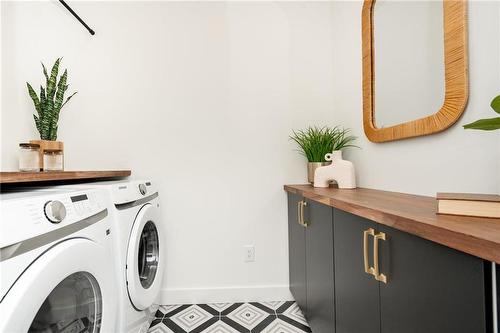 295 Campbell Street, Winnipeg, MB - Indoor Photo Showing Laundry Room