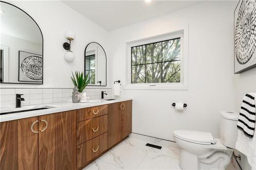 295 Campbell Street, Winnipeg, MB - Indoor Photo Showing Bathroom