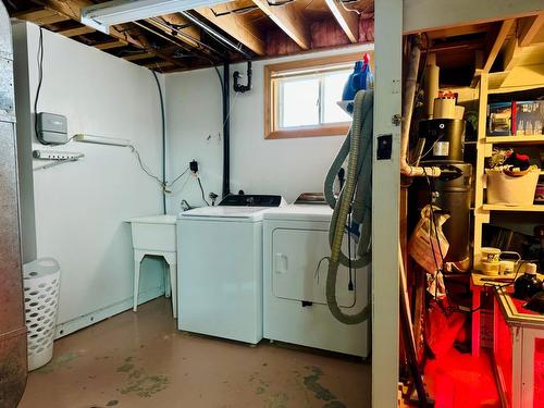 414 11Th Avenue S, Cranbrook, BC - Indoor Photo Showing Laundry Room