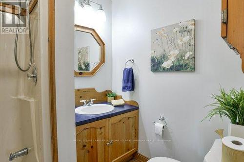PORT CARLING, ON - Indoor Photo Showing Bathroom