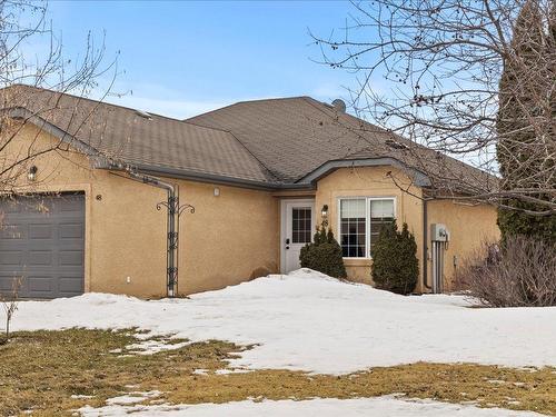 48 Parkview Crescent, Steinbach, MB - Outdoor