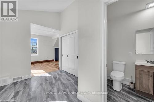 2076 Main Street N, Haldimand, ON - Indoor Photo Showing Bathroom