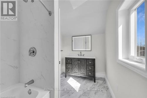 2076 Main St N, Haldimand, ON - Indoor Photo Showing Bathroom