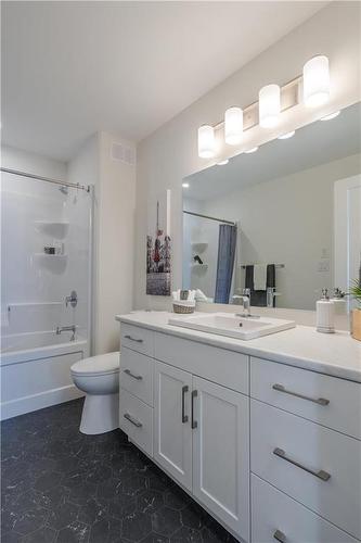 81 River Ridge Drive, Lorette, MB - Indoor Photo Showing Bathroom