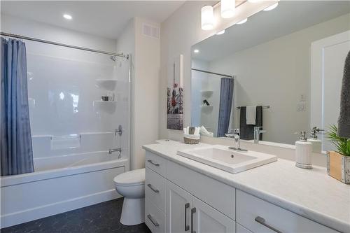 81 River Ridge Drive, Lorette, MB - Indoor Photo Showing Bathroom
