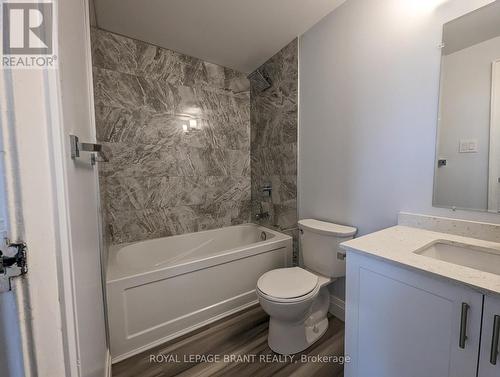 581 Strasburg Road, Kitchener, ON - Indoor Photo Showing Bathroom