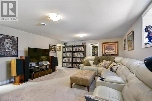 116 Blackhorse Drive, Kemptville, ON - Indoor Photo Showing Living Room