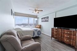 Large Bedroom#2 with Escarpment Views. Carpet Free - 