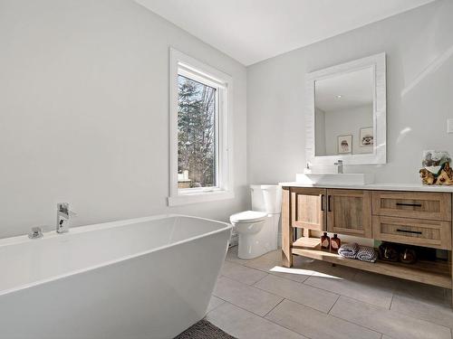 Salle de bains - 80 Rue Du Plateau, Mont-Blanc, QC - Indoor Photo Showing Bathroom