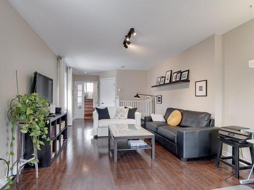 Chambre Ã Â coucher - 82  - 82B Rue Des Sulpiciens, L'Épiphanie, QC - Indoor Photo Showing Living Room