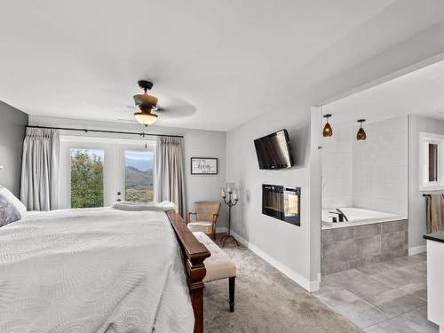 5657 Beaton Road, Kamloops, BC - Indoor Photo Showing Bedroom