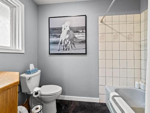5657 Beaton Road, Kamloops, BC - Indoor Photo Showing Bathroom