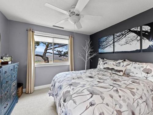 5657 Beaton Road, Kamloops, BC - Indoor Photo Showing Bedroom