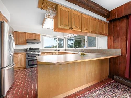 1590/1572 Barnhartvale Road, Kamloops, BC - Indoor Photo Showing Kitchen