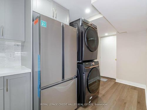 18 Trailhead Cres, Brampton, ON - Indoor Photo Showing Laundry Room