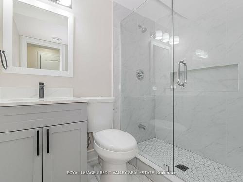 18 Trailhead Cres, Brampton, ON - Indoor Photo Showing Bathroom