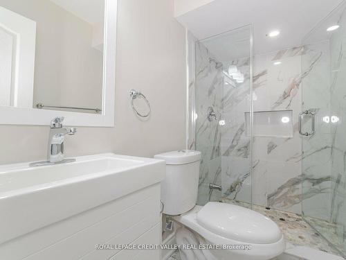 18 Trailhead Cres, Brampton, ON - Indoor Photo Showing Bathroom