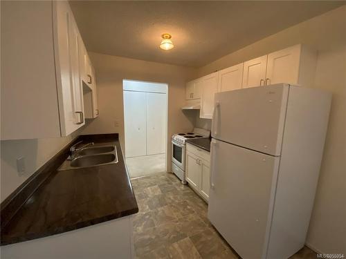 306-7450 Rupert St, Port Hardy, BC - Indoor Photo Showing Kitchen With Double Sink