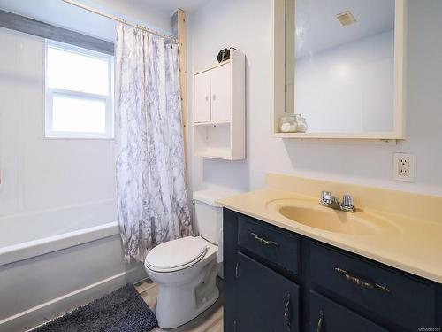 246 South Shore Rd, Lake Cowichan, BC - Indoor Photo Showing Bathroom