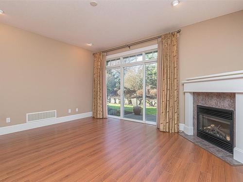 12-3110 Cook St, Chemainus, BC - Indoor Photo Showing Living Room With Fireplace