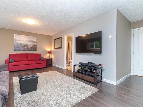 4522 Buena Vista Pl, Cowichan Bay, BC - Indoor Photo Showing Living Room