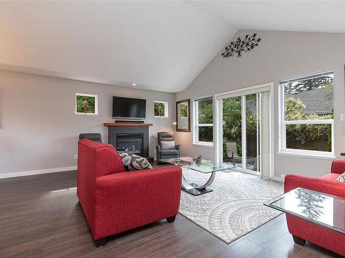 4522 Buena Vista Pl, Cowichan Bay, BC - Indoor Photo Showing Living Room With Fireplace