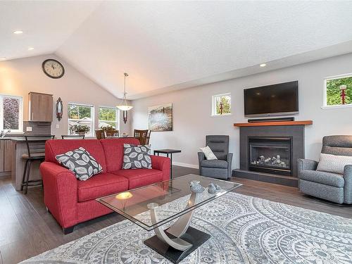 4522 Buena Vista Pl, Cowichan Bay, BC - Indoor Photo Showing Living Room With Fireplace