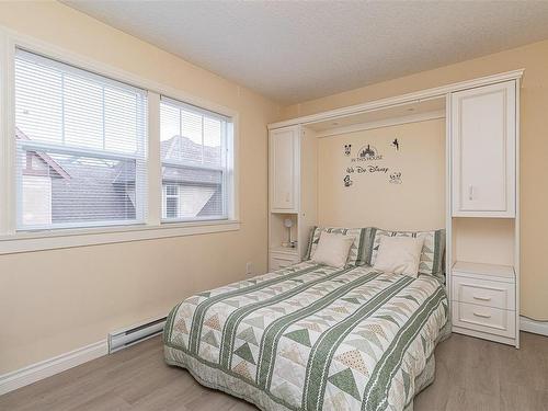 1-9877 Seventh St, Sidney, BC - Indoor Photo Showing Bedroom