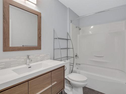 301-150 Scarboro Road, Kelowna, BC - Indoor Photo Showing Bathroom