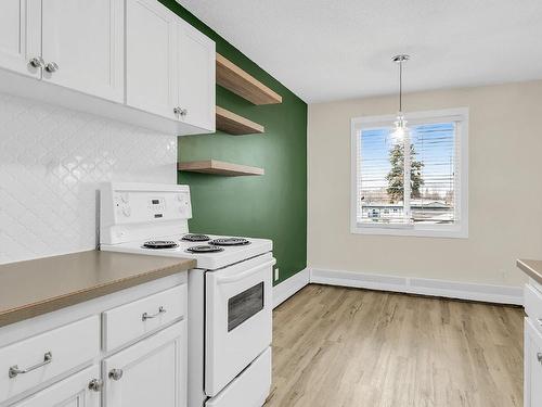 301-150 Scarboro Road, Kelowna, BC - Indoor Photo Showing Kitchen