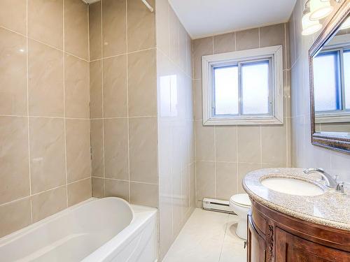Bathroom - 5733 Av. Eldridge, Côte-Saint-Luc, QC - Indoor Photo Showing Bathroom