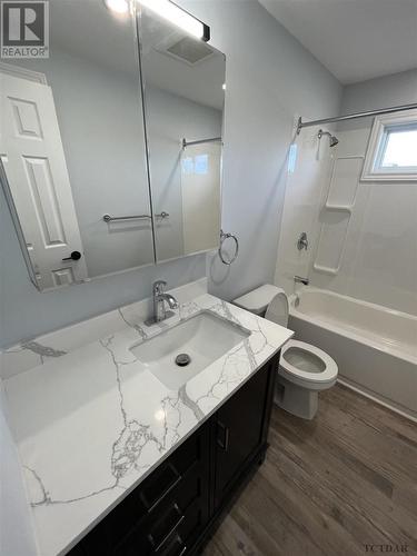 487 Rea St N, Timmins, ON - Indoor Photo Showing Bathroom