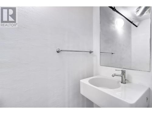 49 W Cordova Street, Vancouver, BC - Indoor Photo Showing Bathroom