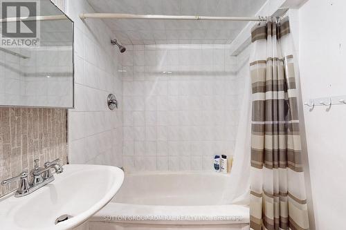 32 Florence Cres, Toronto, ON - Indoor Photo Showing Bathroom