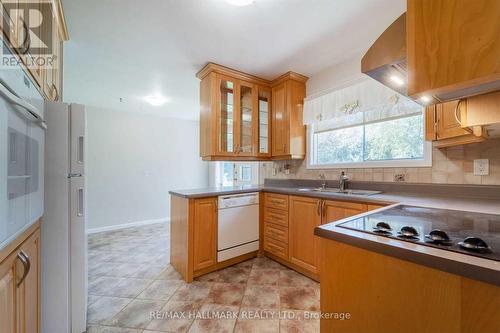 1346 Mississauga Rd, Mississauga, ON - Indoor Photo Showing Kitchen With Double Sink