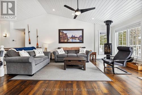 16 Black Bear Drive, Kawartha Lakes, ON - Indoor Photo Showing Living Room