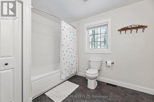 16 Black Bear Dr, Kawartha Lakes, ON - Indoor Photo Showing Bathroom