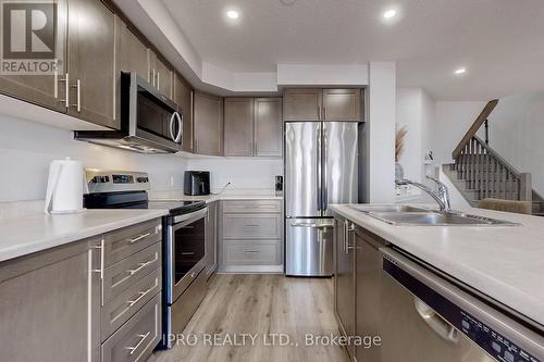 78 Cittadella Blvd, Hamilton, ON - Indoor Photo Showing Kitchen With Stainless Steel Kitchen With Double Sink With Upgraded Kitchen