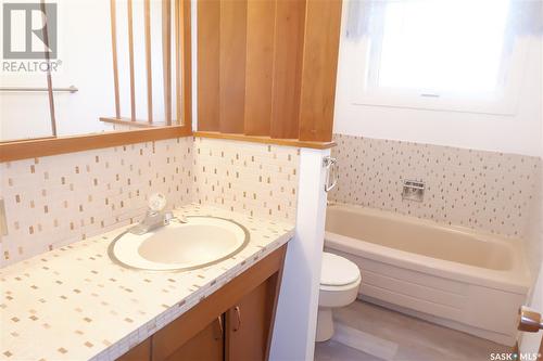 100 Wood Crescent, Assiniboia, SK - Indoor Photo Showing Bathroom