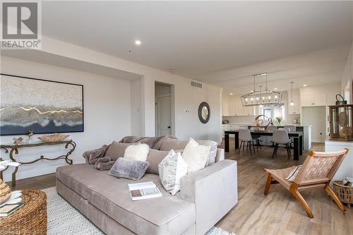 42 Chestnut Hill Crescent, Tara, ON - Indoor Photo Showing Living Room