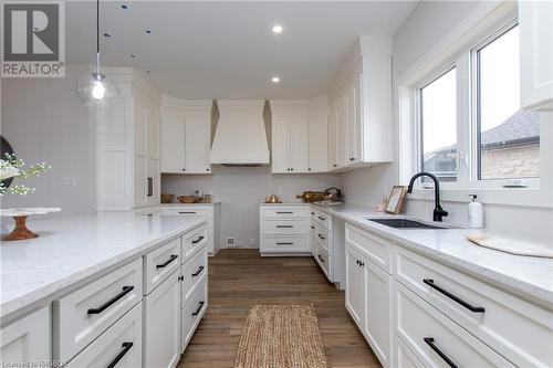 42 Chestnut Hill Crescent, Tara, ON - Indoor Photo Showing Kitchen With Upgraded Kitchen
