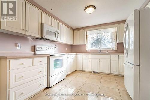 8681 Canyon Rd, Milton, ON - Indoor Photo Showing Kitchen