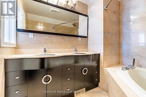 8681 Canyon Road, Milton, ON - Indoor Photo Showing Bathroom