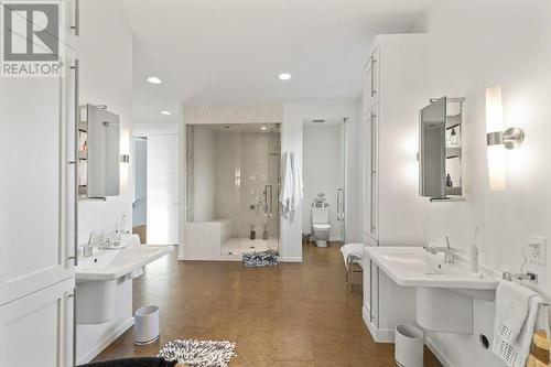 976 Manhattan Drive, Kelowna, BC - Indoor Photo Showing Bathroom