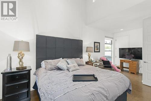 976 Manhattan Drive, Kelowna, BC - Indoor Photo Showing Bedroom