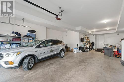 976 Manhattan Drive, Kelowna, BC - Indoor Photo Showing Garage