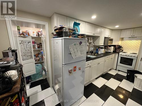 196 Silvercreek Pkwy S, Guelph, ON - Indoor Photo Showing Kitchen