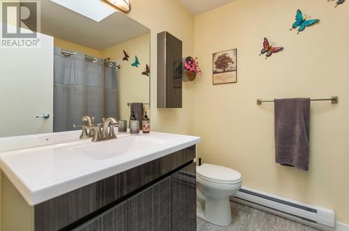 2052 Atkinson Street, Penticton, BC - Indoor Photo Showing Bathroom