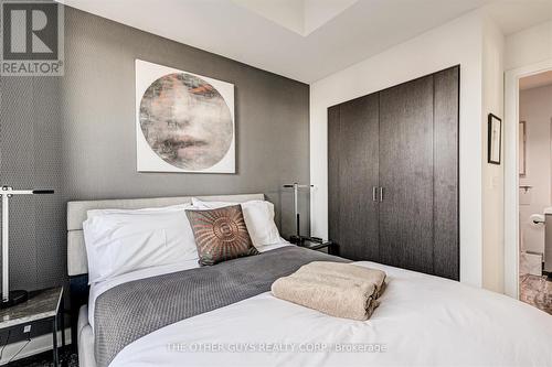 907 - 30 Nelson Street, Toronto, ON - Indoor Photo Showing Bedroom